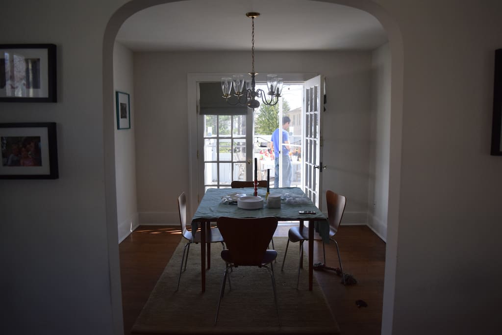 Full, separate dining room