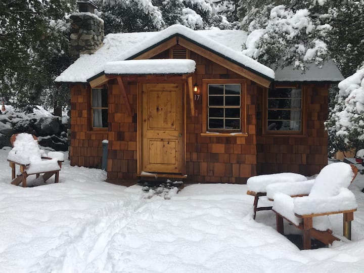 Snowcrest, Mt Baldy Cabin 17 Orient Cabins for Rent in Mount Baldy
