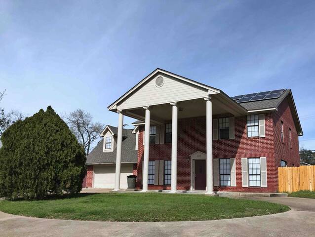 Airbnb Bryan Vacation Rentals Places To Stay Texas