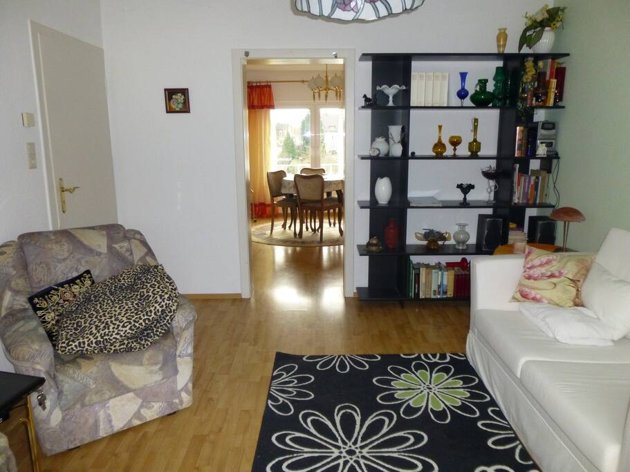 Blick vom Wohnzimmer ins Esszimmer