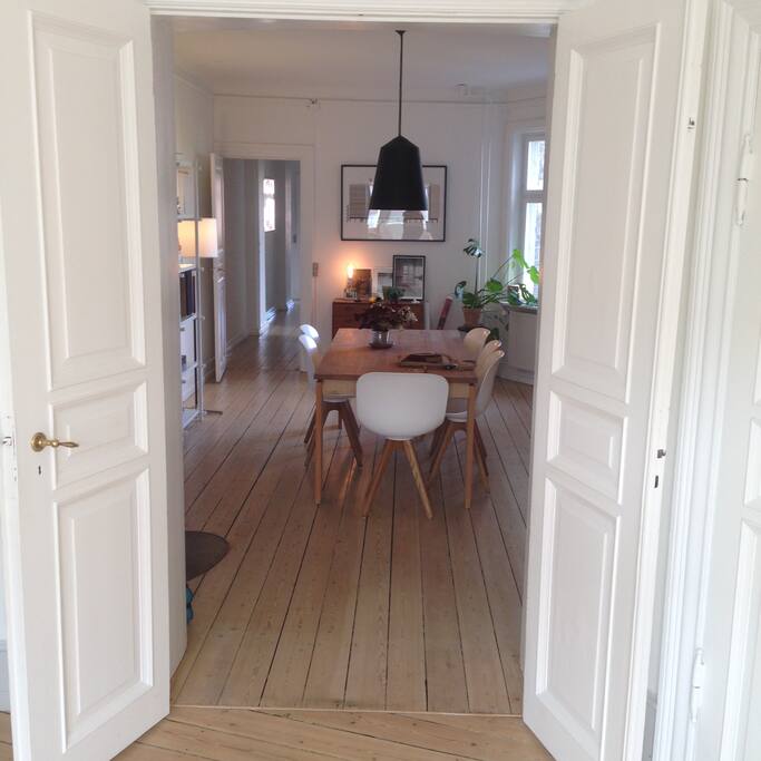 Dining room en suite with tv-toom