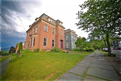 Withers Mansion Large Groups - Hudson River Views!