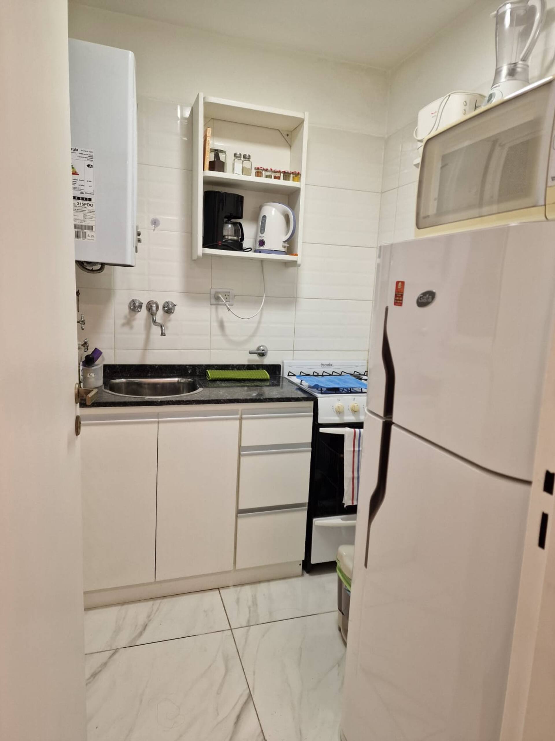 Kitnet em Recoleta com varanda e área de serviço