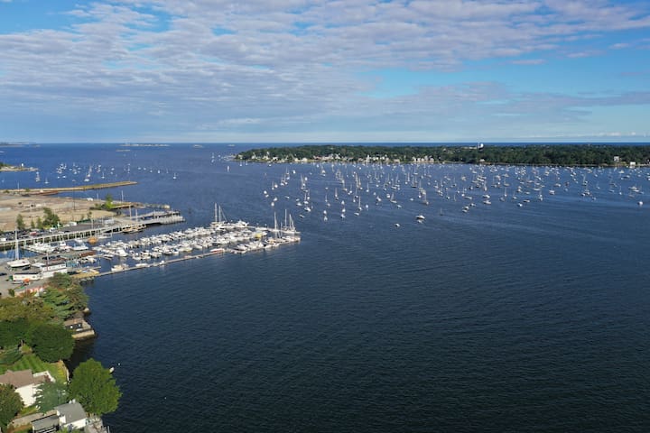 Gorgeous 3 bedroom/2 bathroom private townhouse