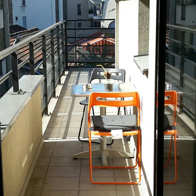 Enjoy an exclusive L-shape 170 square feet balcony facing south
