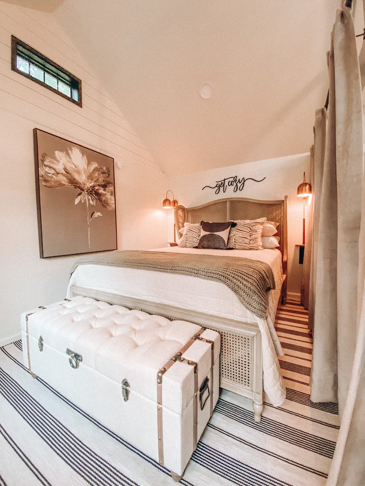 Master Bedroom with queen size bed