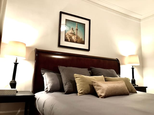 4 BR in Spacious & Elegant Vintage 1910 Apartment