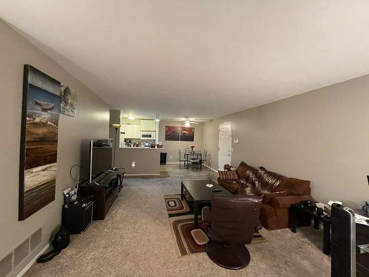 Cute And Clean 2 Bedroom Room Centrally Located - Birmingham, MI