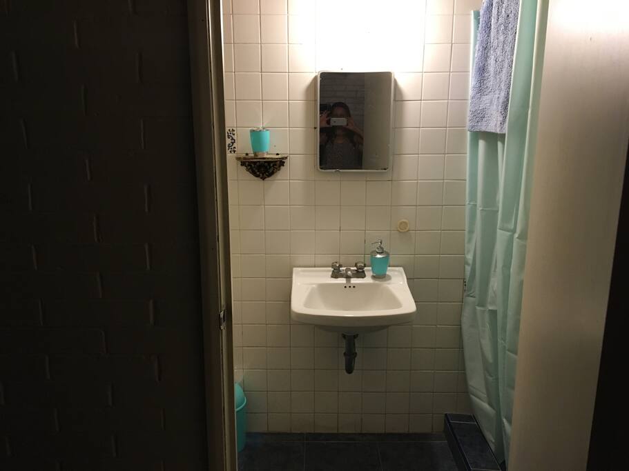 Private bathroom/baño privado