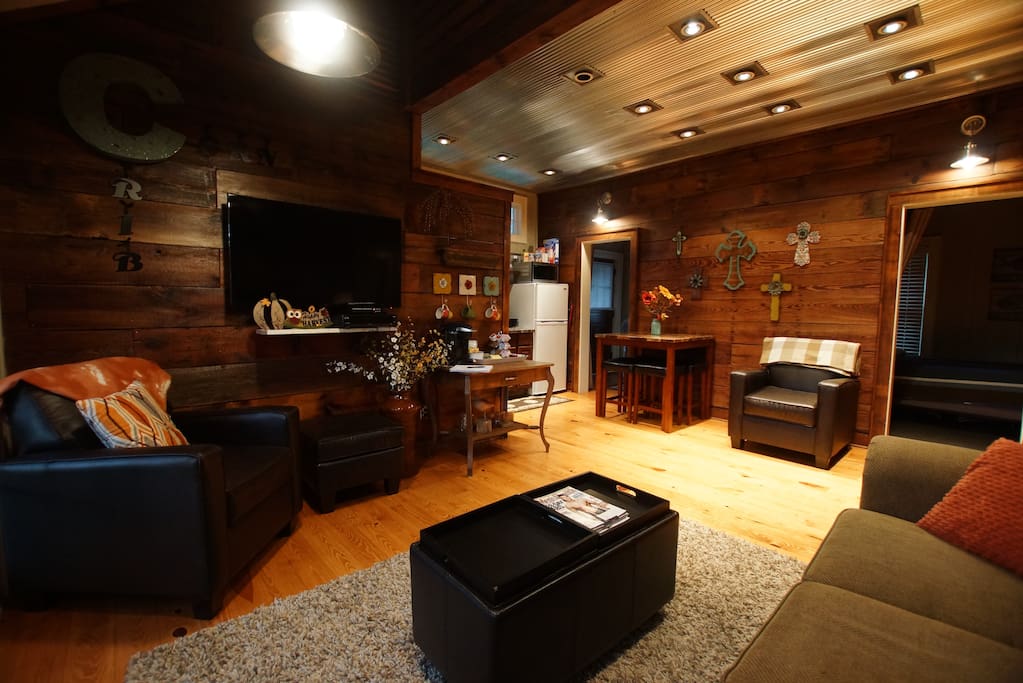 The Corn Crib Bed and Breakfast Bed and breakfasts for Rent in