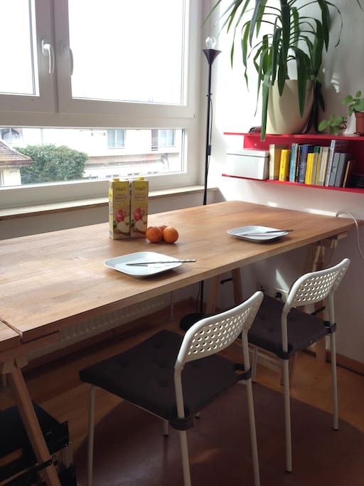 Platz zum Frühstücken oder Arbeiten mit dem Laptop.