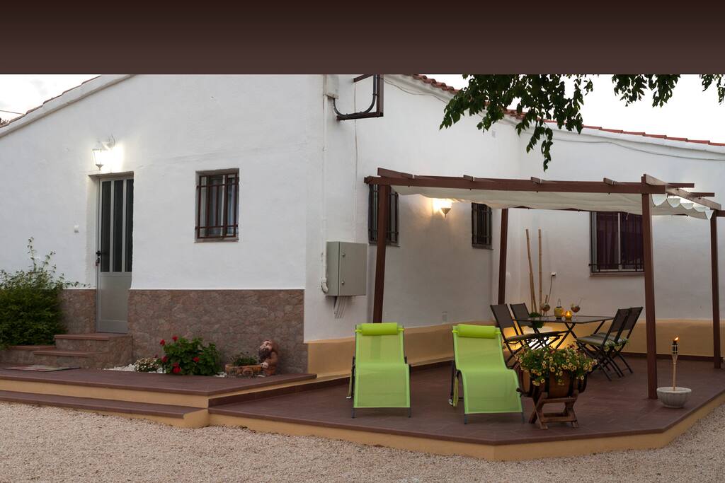 La Terraza y entrada a la casa