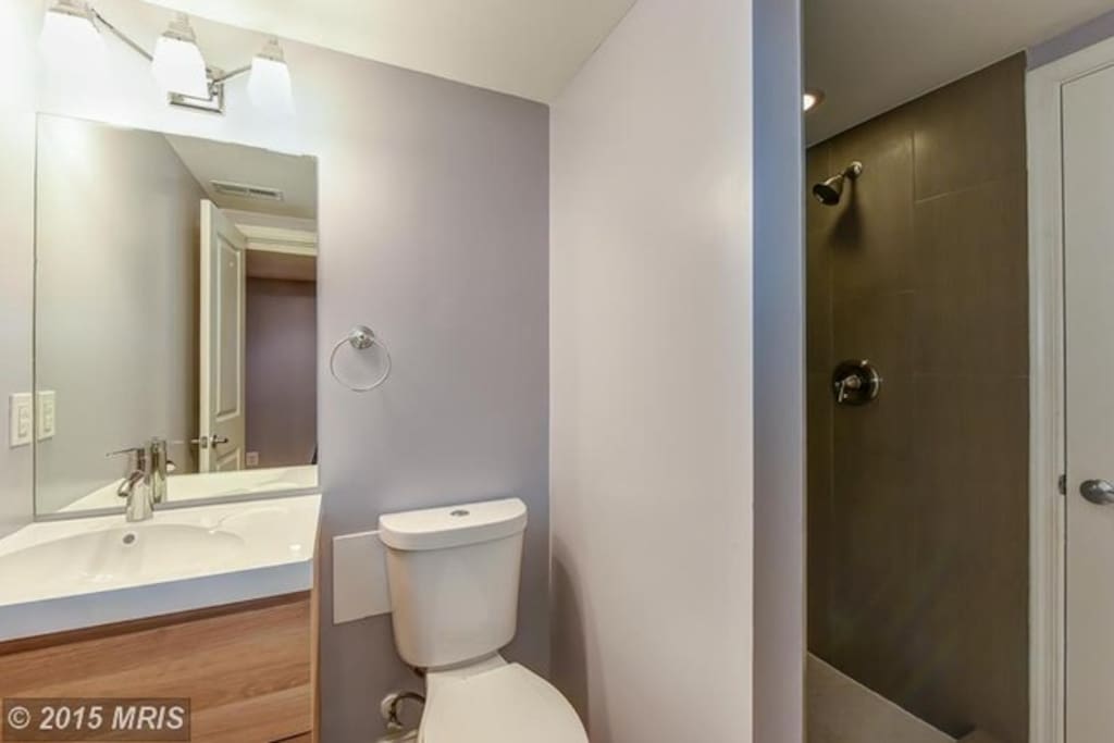 Full bath with built-in storage shelves