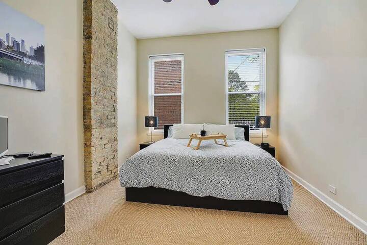 Pets OK | Walk Score 95 | Desk | 1,750ft² |W/D gallery image 5