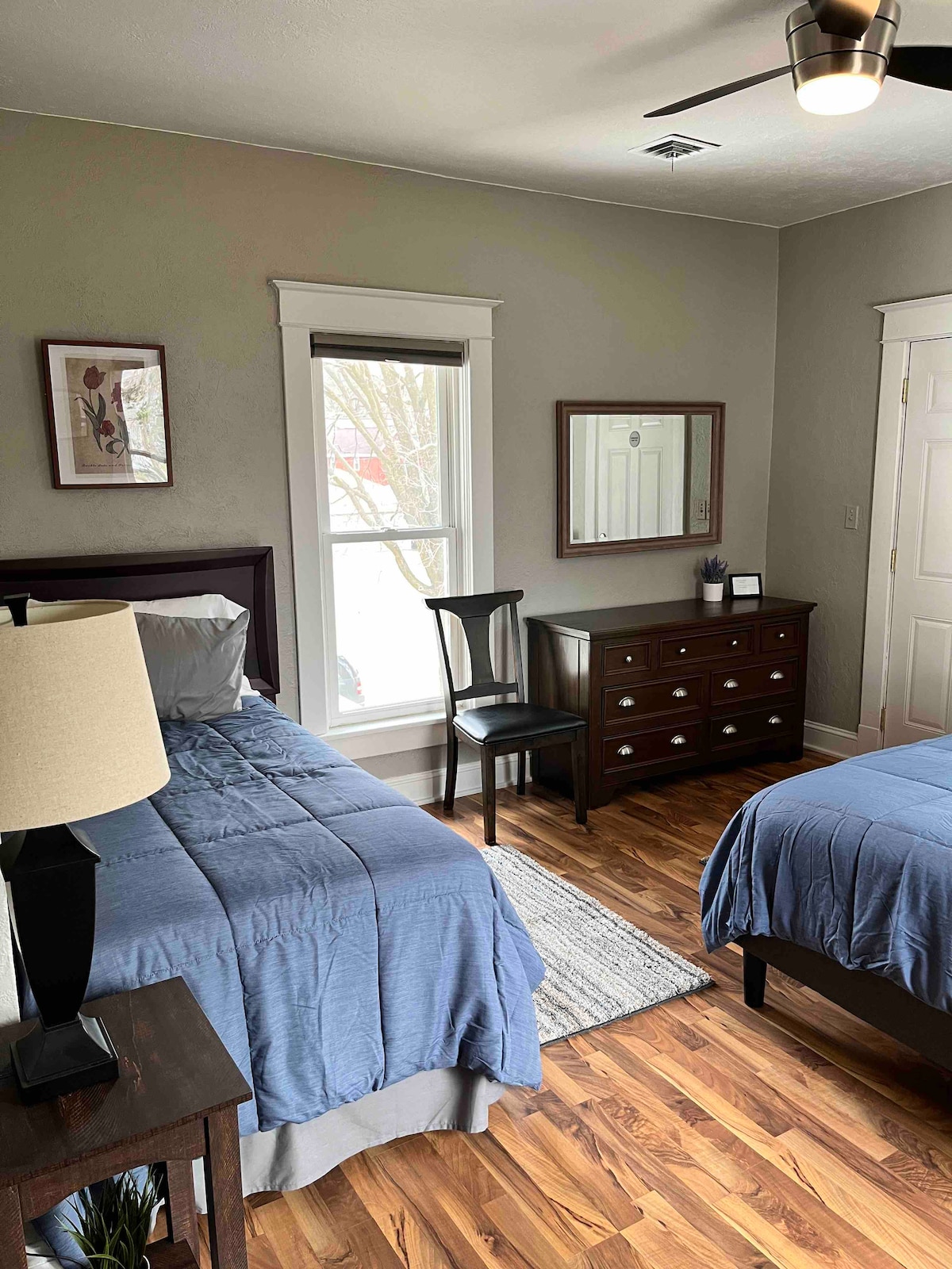 Брачен кревет (широк 180-220 см) и