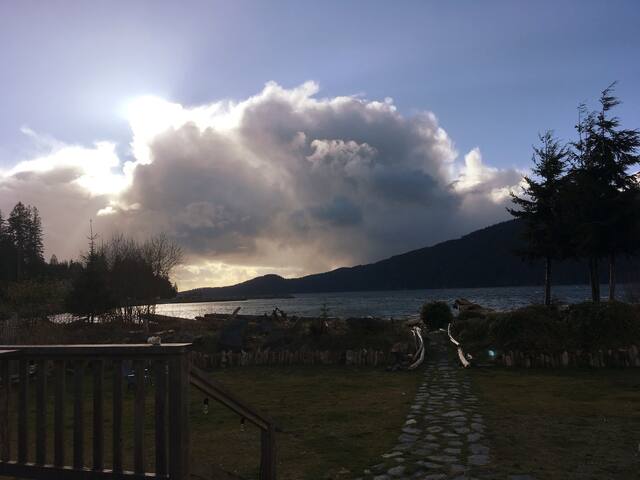Port Renfrew Beach House gallery image 3
