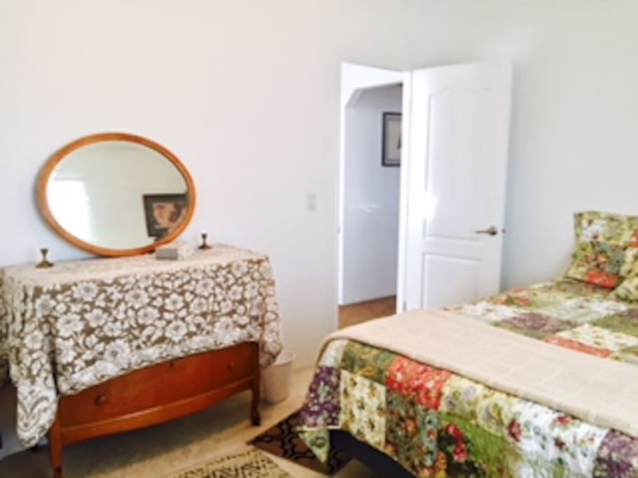 First bedroom with queen size bedroom