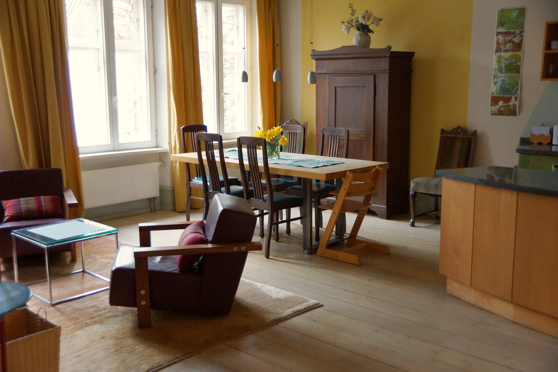Spacious three-room flat in the historical center