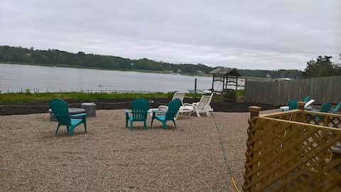 Romantic Orleans waterfront cottage