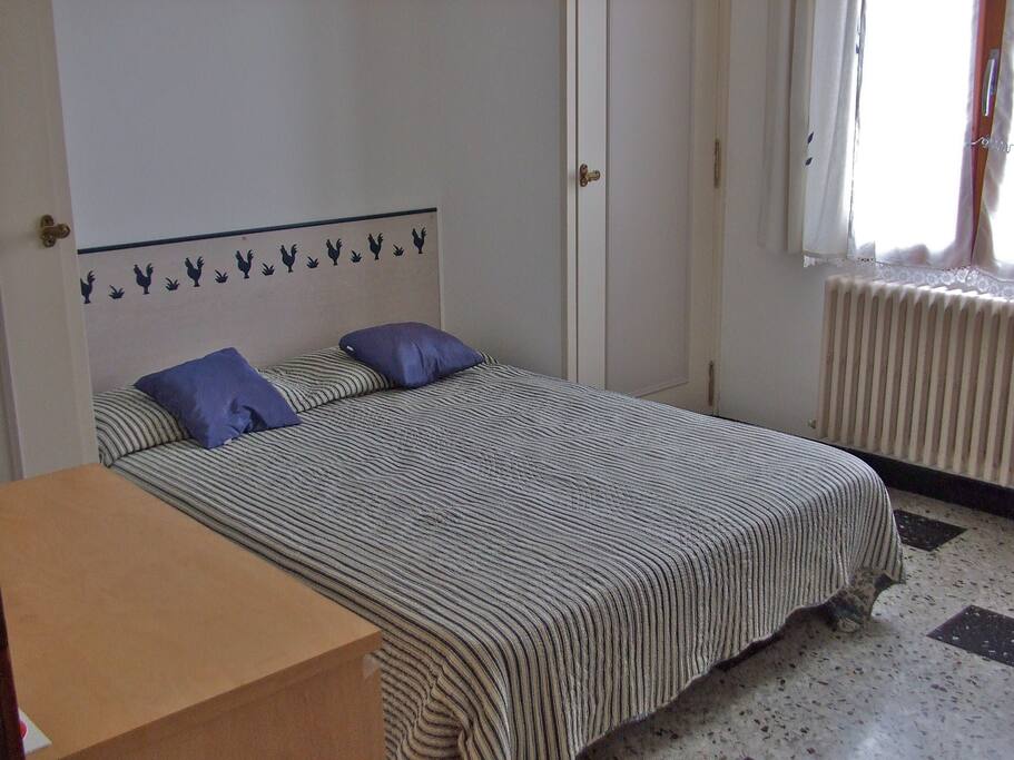 chambre avec 1 lit double
