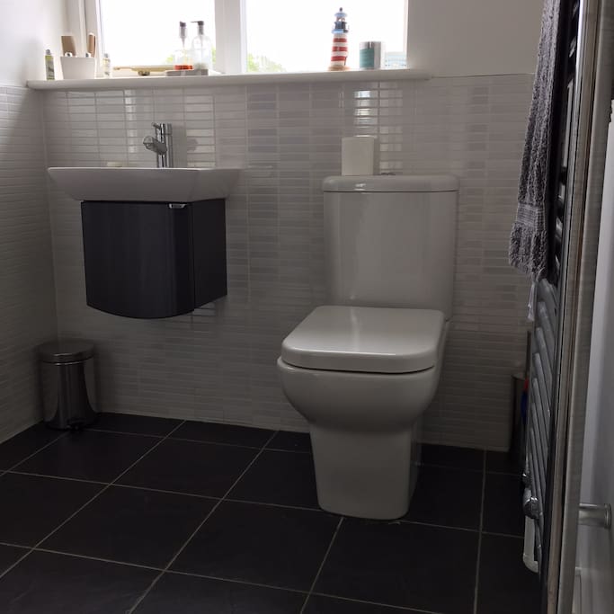 Private en-suite bathroom