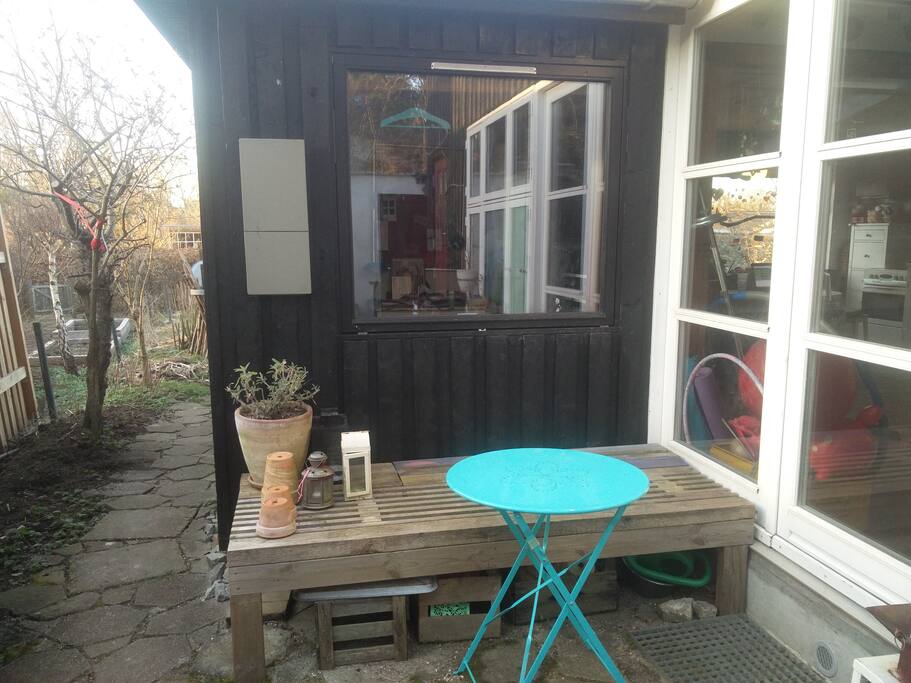 Patio behind the house, lots of afternoonsun
