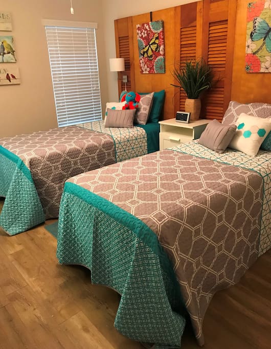 Bedroom 1 - Two twin beds, extra long