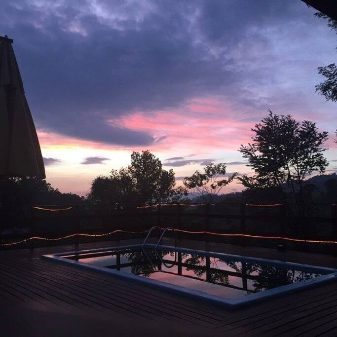 Nascer do Sol na piscina