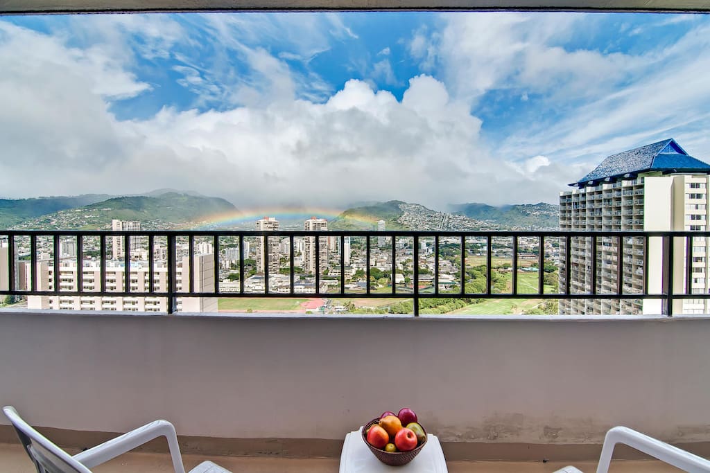 Amazing Views of the Ko'olau Mountains and Partial Ocean Views!