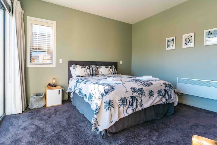 Master bedroom.   King sized bed with en suite bathroom and walk in wardrobe.