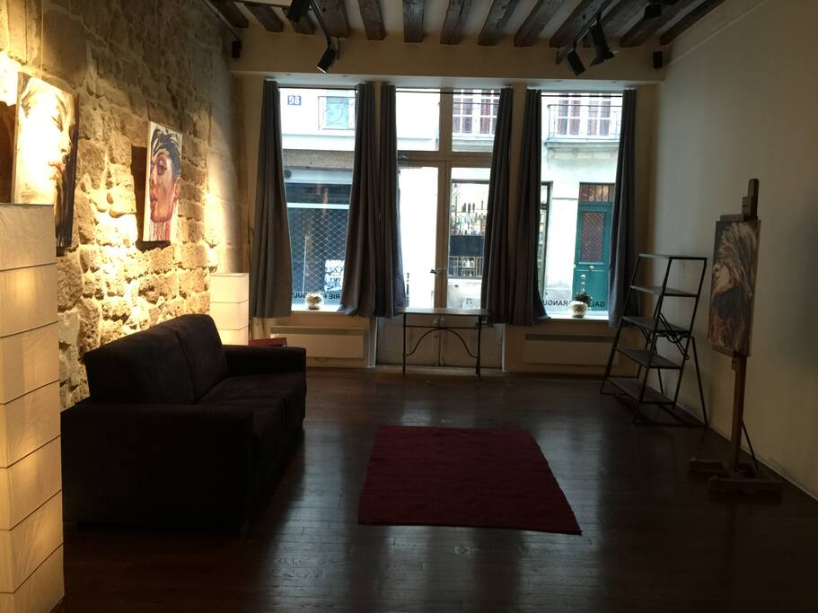 Ground floor, salon with folding divan