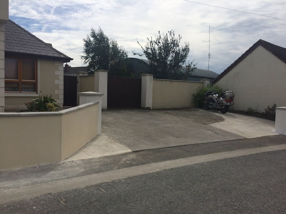 Spacious parking area