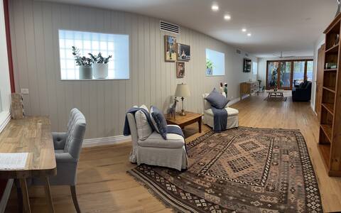 Top performing Airbnb: Urban Retreat -Newly Renovated ‘Loft Style’ in New Farm