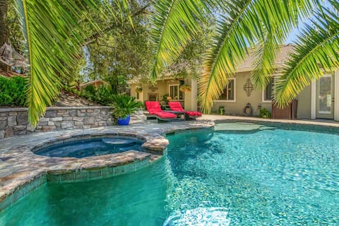 Private Oasis w/Salt water & Solar heated POOL/SPA