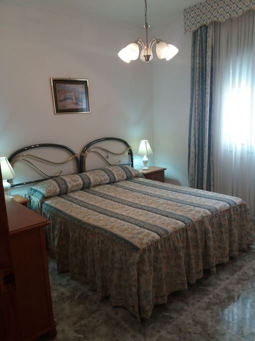 Schlafzimmer 1