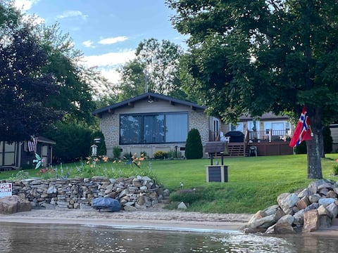 Adirondack lake house - Waterfront
