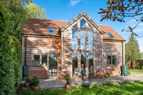 Top performing Airbnb: Oak Framed Cosy Grand Design in South Oxfordshire