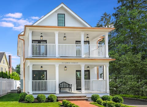 Greenwich in town location Brand New Fully loaded