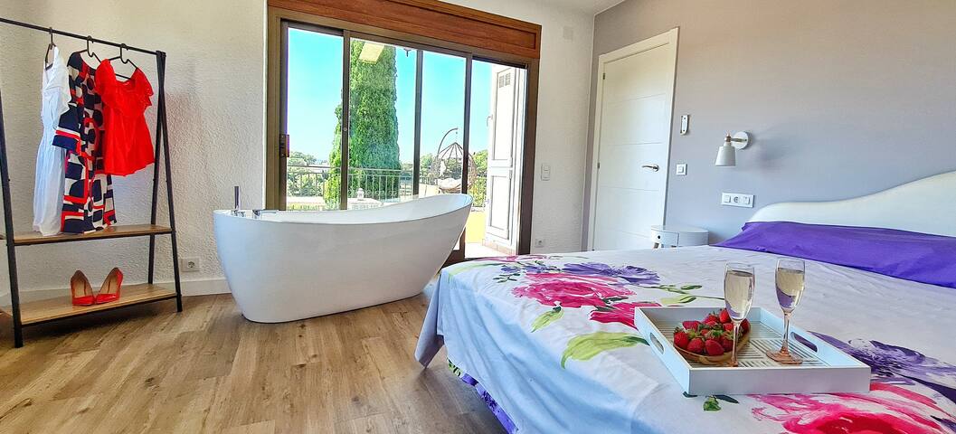 Villa Isok – Sea View Luxury in Lloret de Mar gallery image 2