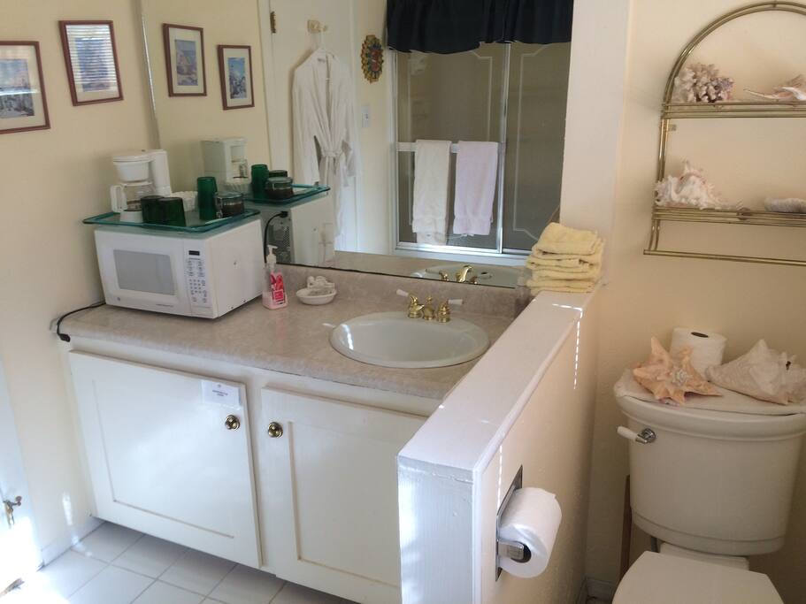 Sun Room - private bath with tub/shower, mini fridge, coffee pot and microwave.