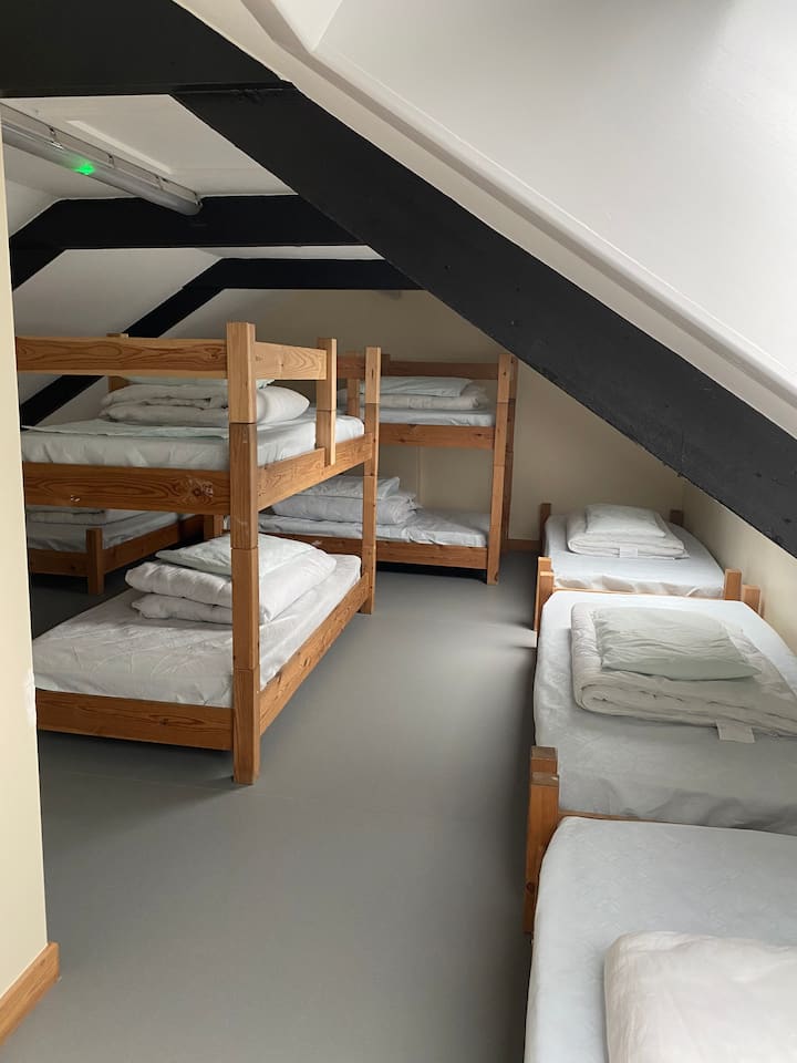 X9 bed dorm 