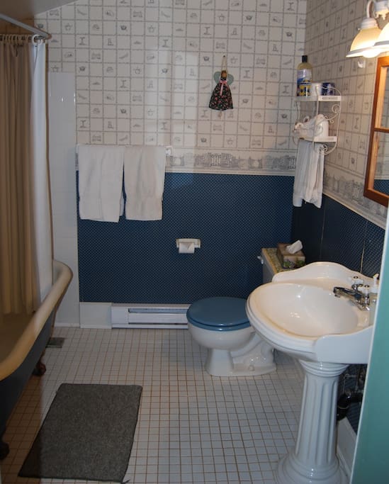 Air dried linens & towels,claw foot tub/shower, sink