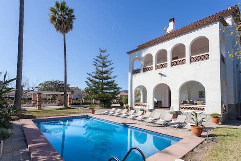 Villa with pool near BCN | Perfect for groups (19)