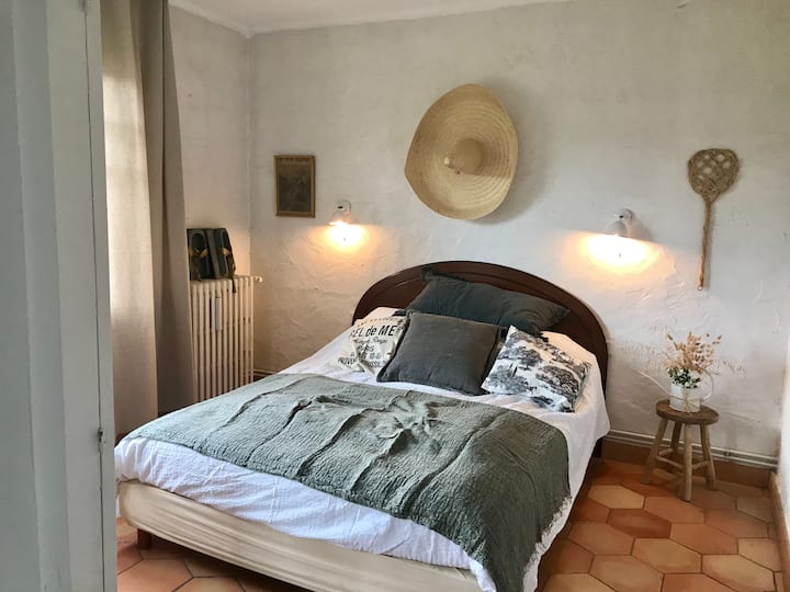 Soba 1 krevet u 160.