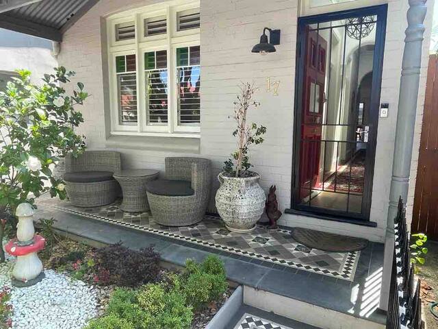 Designer House – Sydney City 7 Minutes by Train gallery image 3