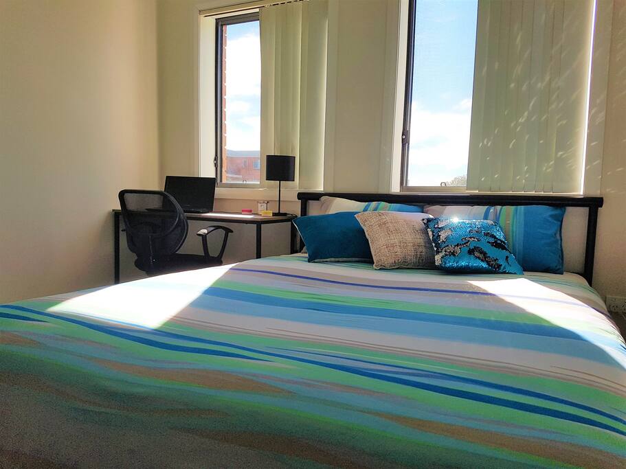 Queen Size Bed & Desk