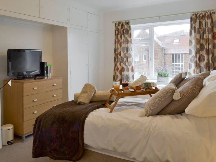 Dhoma e gjumit e dytë binjake, Xbox Wi-fi  ose mund të vendoset si krevat super king 