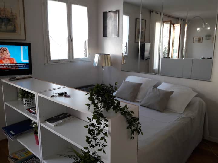 Studio Avec Terrasse , 2 Pers .Quartier Calme - Biarritz