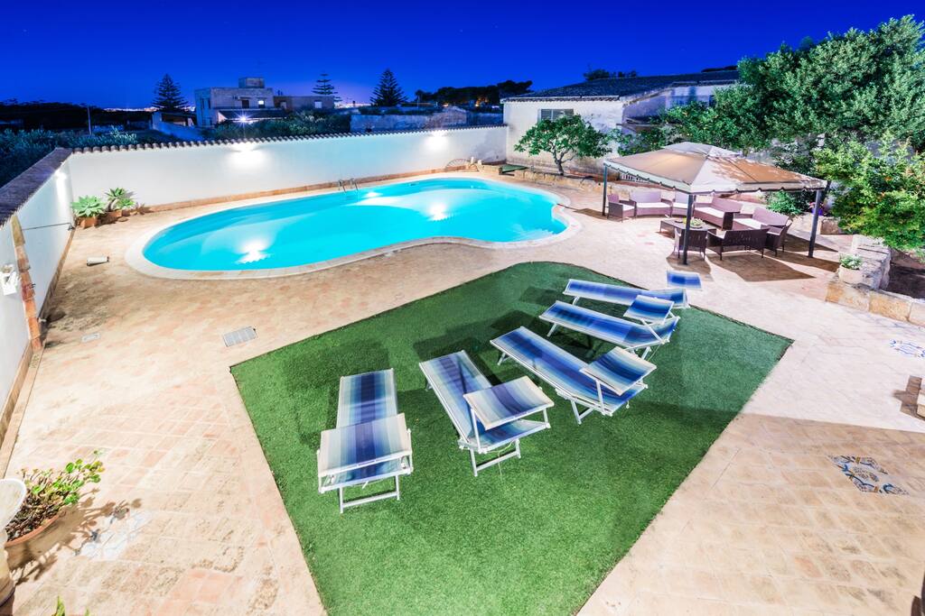Piscina by Night