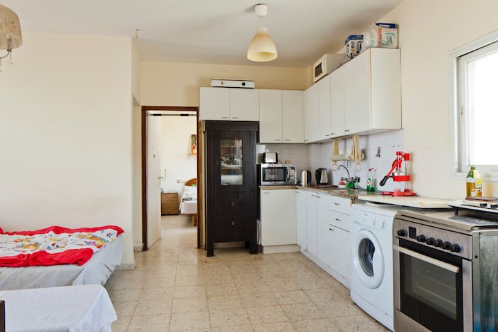 Full Salon+Kitchen